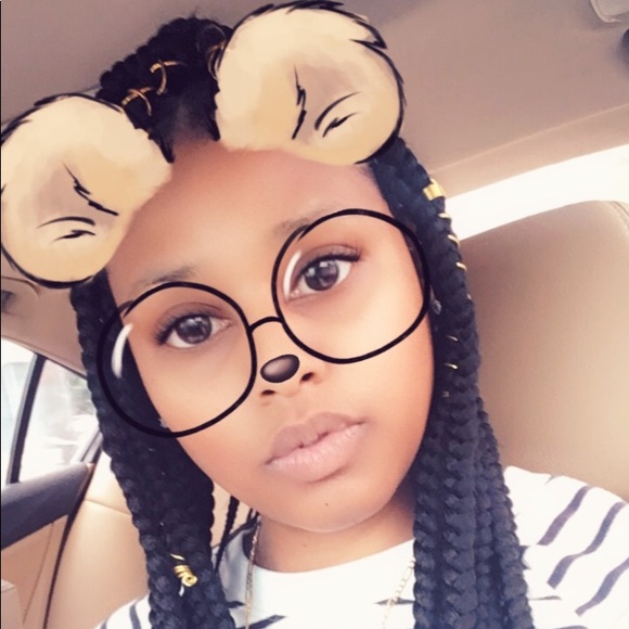 Meet your Posher, Leanne - Picture 2 of 4